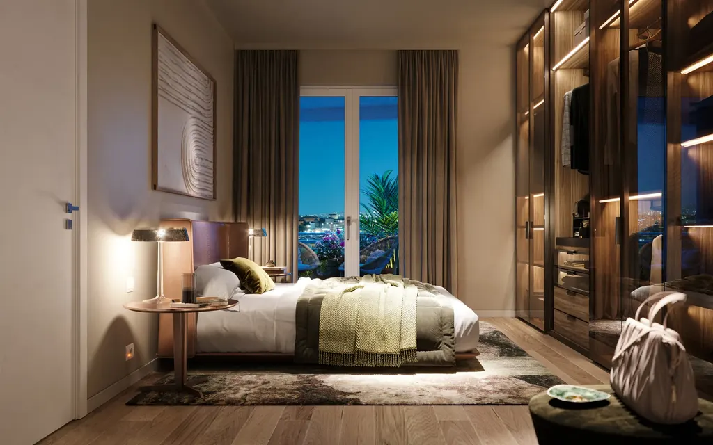 Camera da letto arredata con toni caldi e luce soffusa